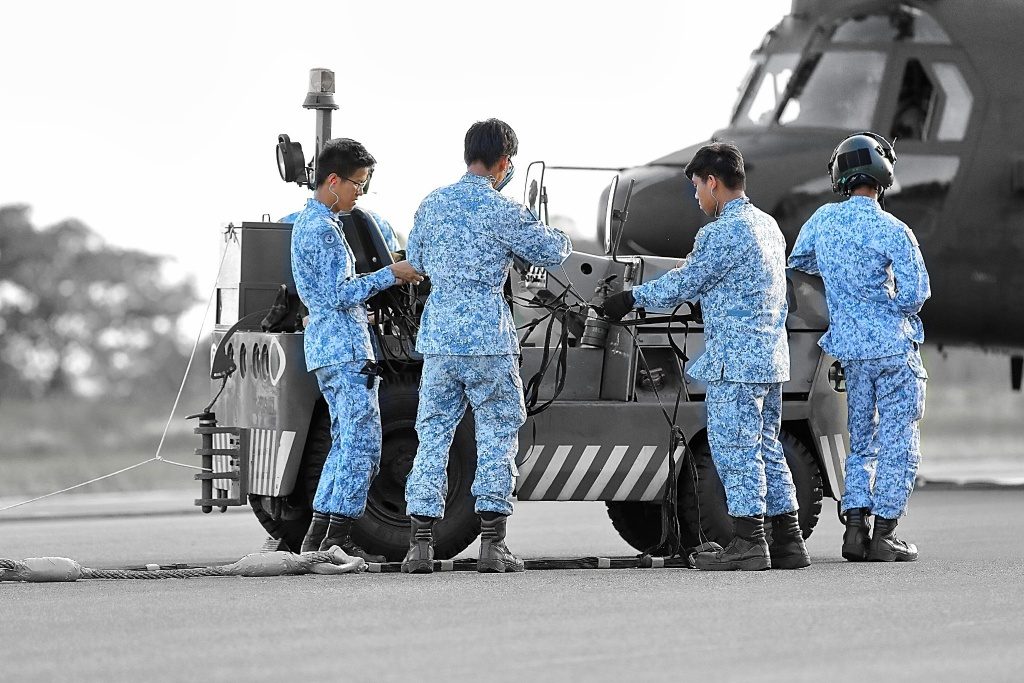 NDP 2017 State Flag deployment by 127 Squadron 