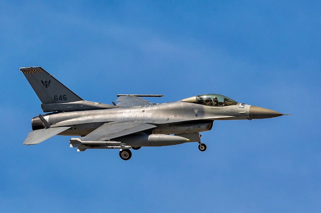 military aircraft spotting in singapore 